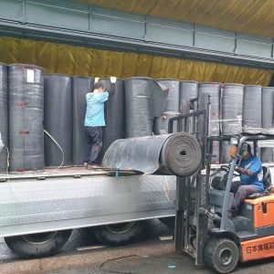 جلد ارضية السيارة